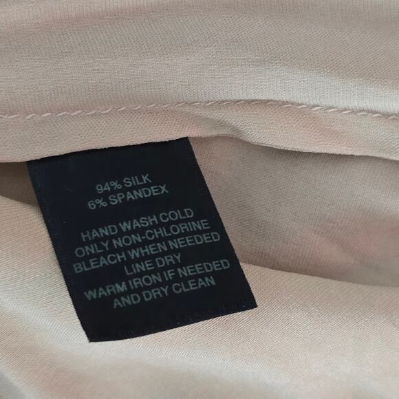 Women's Silk Blouse Sz 4 Champagne Button Down Long Sleeve Workwear Minimalist - Picture 8 of 10